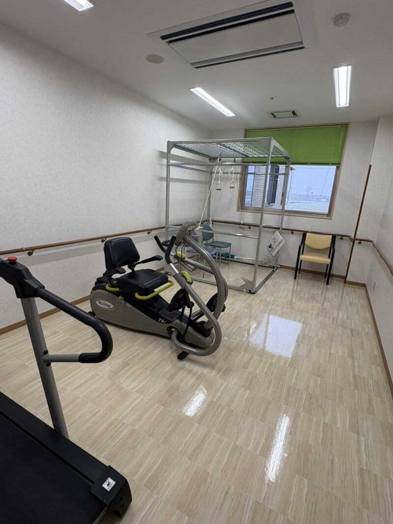 Image for the Tweet beginning: 介護施設

入居できずに待っている方
入居していても、ルールに縛られて
泣いている方
日曜日は、スタッフはお一人で
てんてこ舞い。
何から解決をしていけばいいのか、
少子高齢化の日本。

身近な人を幸せにできないのに
日本の平和🕊️
日本の希望に貢献していけるのか。
まして、 