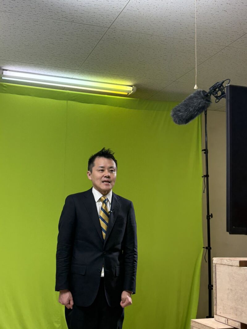 Image for the Tweet beginning: 政見放送撮影中！

全てがギリギリ！
しかし、準備万端などなし！
やるのみだ！

#国民民主党
#富山県
#山本圭太
#庭田ゆきえ
#もっと手取りを増やす 