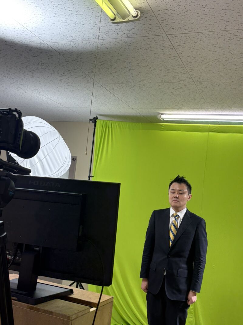 Image for the Tweet beginning: 政見放送撮影中！

全てがギリギリ！
しかし、準備万端などなし！
やるのみだ！

#国民民主党
#富山県
#山本圭太
#庭田ゆきえ
#もっと手取りを増やす 