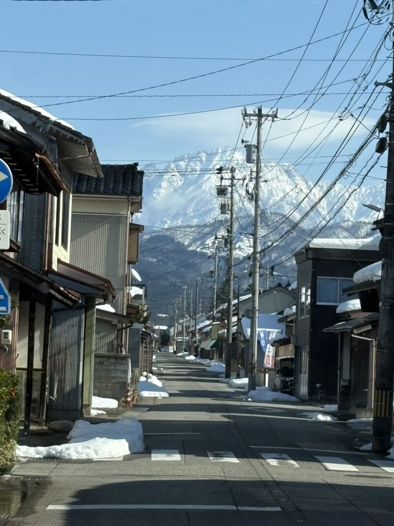 Image for the Tweet beginning: 上市町の本気

地元上市町‼️
比例街宣車にて回ること2回目‼️

剱岳のように険しい壁ですが
国民民主党　必勝

#比例は国民民主党 