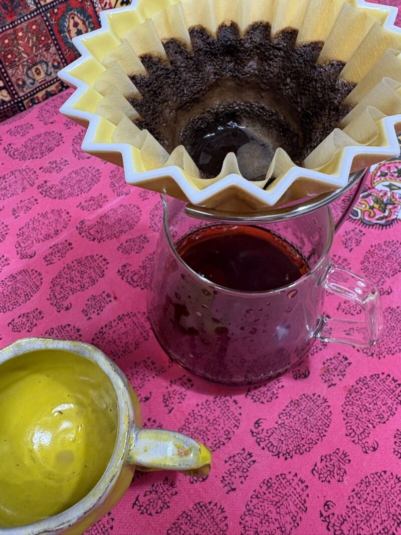 Image for the Tweet beginning: 第221回特別国会召集

普通の人が国会議員になり
地方の声を上げる。
七月まで走り抜けます。

国会召集の朝は、
国民民主党カラーの黄色の🟨
コーヒーメーカーで
🟨黄色のカップにいれた
一杯のコーヒー☕︎から。

気合い。

#参議院議員富山県
#庭田ゆきえ 