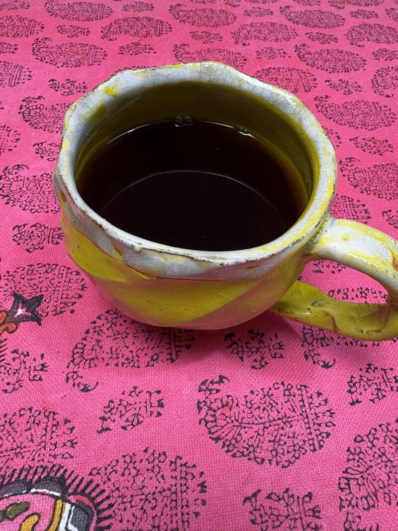 Image for the Tweet beginning: 第221回特別国会召集

普通の人が国会議員になり
地方の声を上げる。
七月まで走り抜けます。

国会召集の朝は、
国民民主党カラーの黄色の🟨
コーヒーメーカーで
🟨黄色のカップにいれた
一杯のコーヒー☕︎から。

気合い。

#参議院議員富山県
#庭田ゆきえ 